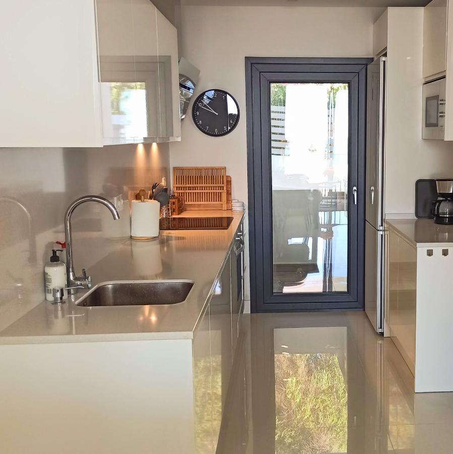 La Paloma Beach Apartment With Pool By Casa Del Sol Hr Manilva Exterior photo